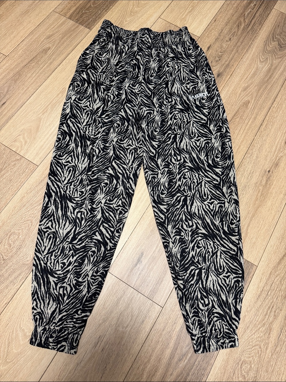 RASKOL NWOT M Black & Gray ANIMAL PRINT pocket highrise comfy Jogger Pants